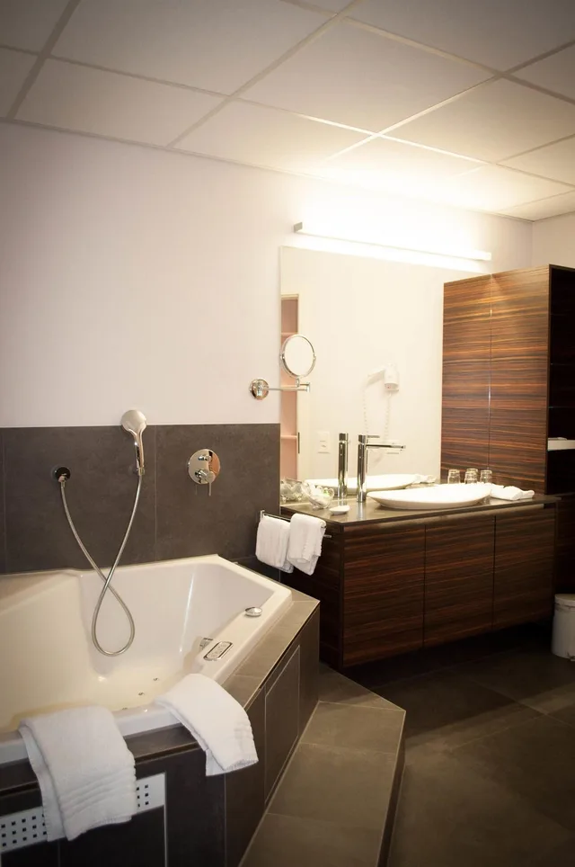 غرفة سوبيريور بسرير مزدوج بإطلالة على البحيرة، Romantik Hotel Beau Rivage 4/4