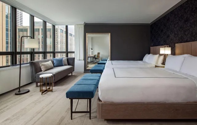 غرفة بريميوم بسرير مزدوج، THE MARQUETTE HOTEL, CURIO COLLECTION BY HILTON 1/3