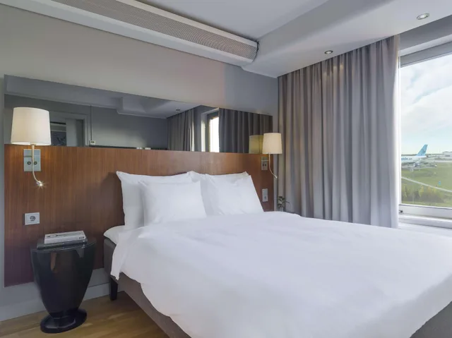 جناح جونيور، Radisson Blu Arlandia 1/1