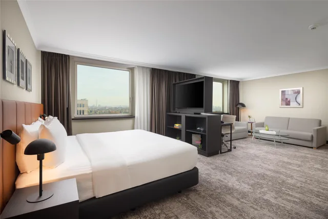 جناح جونيور، Hilton Duesseldorf 1/5