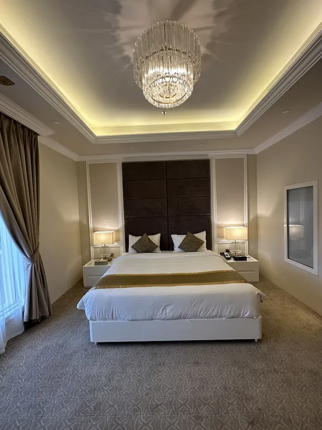 جناح جونيور بسرير كينج وسرير كوين، Remaj Hotel 2/3