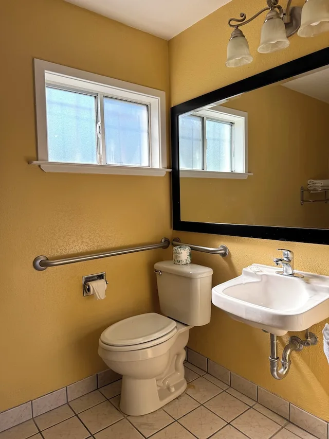 غرفة بسرير كينج لذوي الإعاقة، Quality Inn Ukiah, CA 10/10