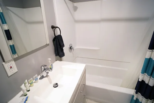 شقة عائلية بسرير كينج وسرير كوين وسرير فردي وسرير بطابقين مع أريكة، Anaheim Executive Inn Suites 3/4