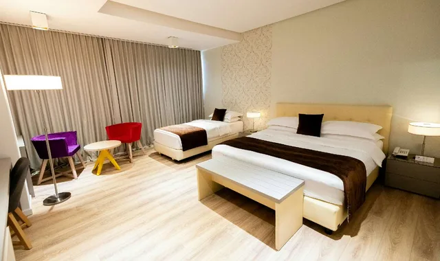 غرفة ديلوكس بسرير مزدوج مع أريكة بحوض استحمام، Best Western Premier Ark Hotel 1/4