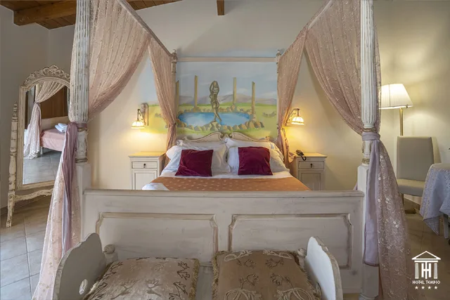 جناح جونيور، Hotel Tempio 2/4