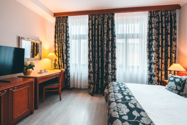 غرفة بسرير مزدوج، Carlton Hotel 5/6