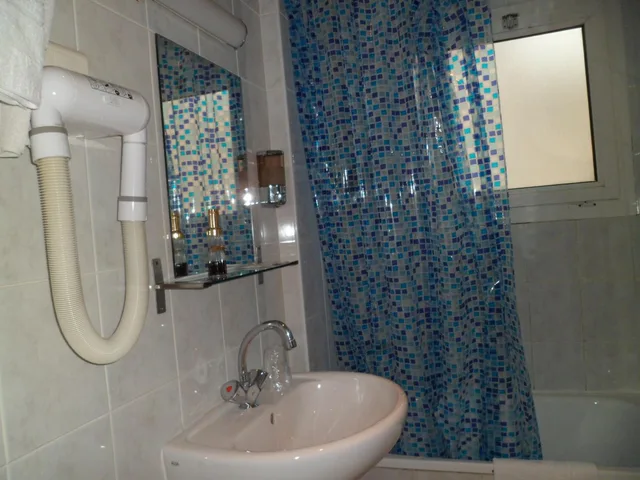 غرفة رباعية، De Paris Opera Hotel 5/7