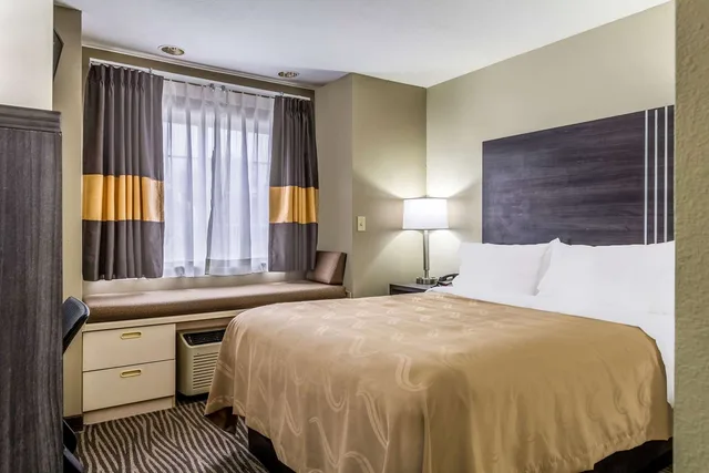 غرفة بسرير كوين، Quality Inn & Suites North Lima - Boardman 1/3