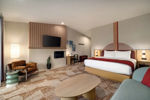 Outbound, King Bed, Sofa, Patio، Poco Diablo Resort 3/8