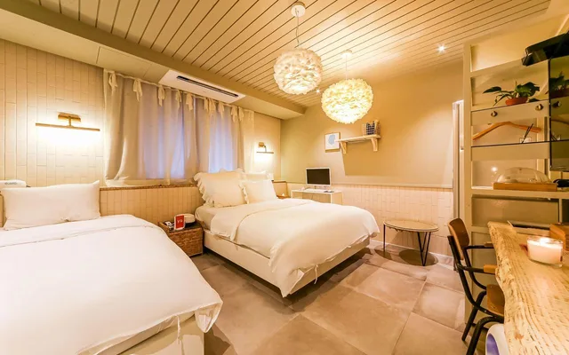 غرفة ديلوكس بسرير مزدوج وسرير فردي، SongJeong Lesign Hotel 2/2