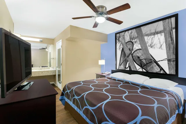 جناح بسرير كينج، Super 8 by Wyndham Ellenton Bradenton Area 1/2
