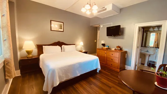 Room, King Bed, River View, The Shawnee Inn And Golf Resort 7/10