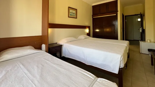 غرفة قياسية ثلاثية، Avenida Praia 1/3