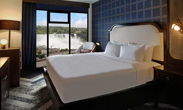 Room, King Bed, Falls View، The Brock Niagara Falls Fallsview, Tapestry by Hilton 4/5