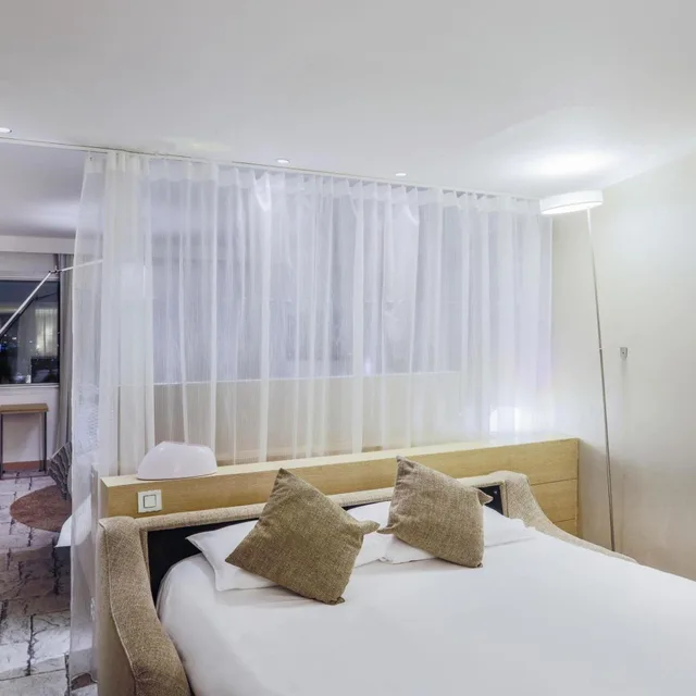 جناح بسرير كينج مع أريكة، Mercure Paris Vaugirard Porte de Versailles 3/8