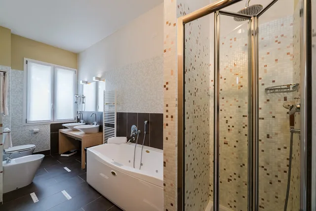 جناح بشرفة، Hotel Mioni Royal San 1/1