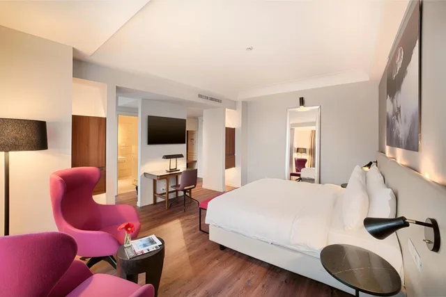 جناح جونيور بسرير كوين، RADISSON BLU HOTEL MILAN 3/6