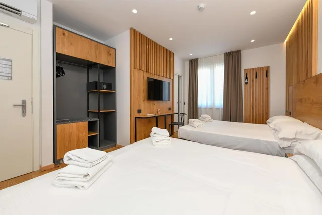 غرفة كومفورت رباعية بسريرين كوين، Best Western Hotel Arya 4/10