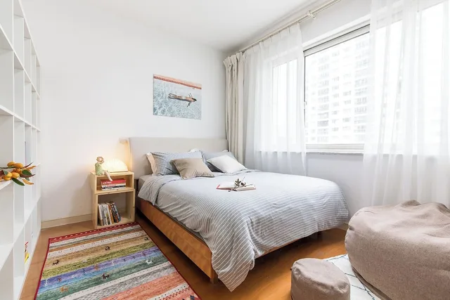 2 Bedrooms, Senior, Apartment, 2 Queen Beds, Kitchen, Book and Bed-People's Square 7/10