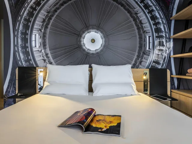 غرفة سوبيريور بسرير مزدوج بشرفة بإطلالة، NOVOTEL BELLEVILLE PARIS 20 4/5