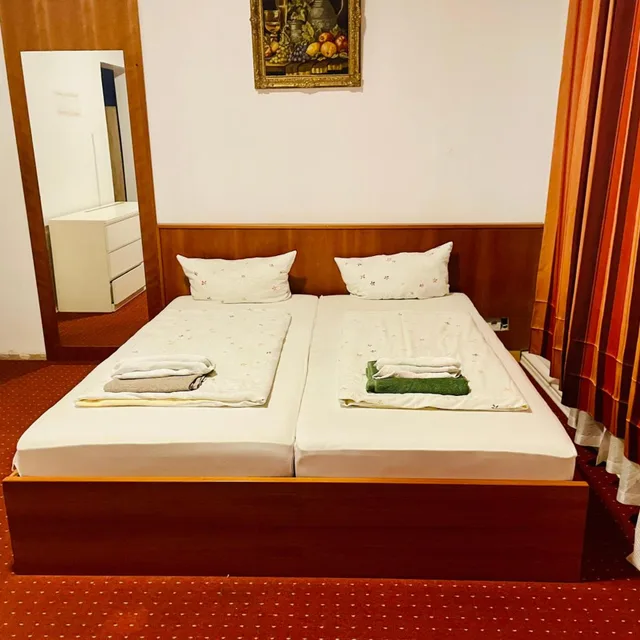 شقة، Hotel Pension De Lux 2/7