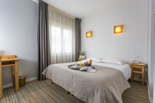 غرفة بسرير مزدوج، HÔTEL LE RELAIS 1/9