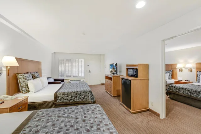 جناح جونيور ديلوكس، Anaheim Desert Inn and Suites 2/4