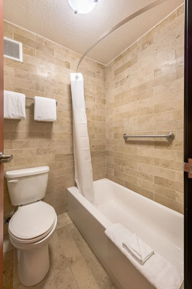 Standard, King Bed, Accessible, Ellis Island Hotel Casino & Brewery 6/9