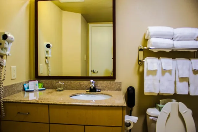 غرفة قياسية بسرير مزدوج، CANDLEWOOD SUITES WILSON 3/3