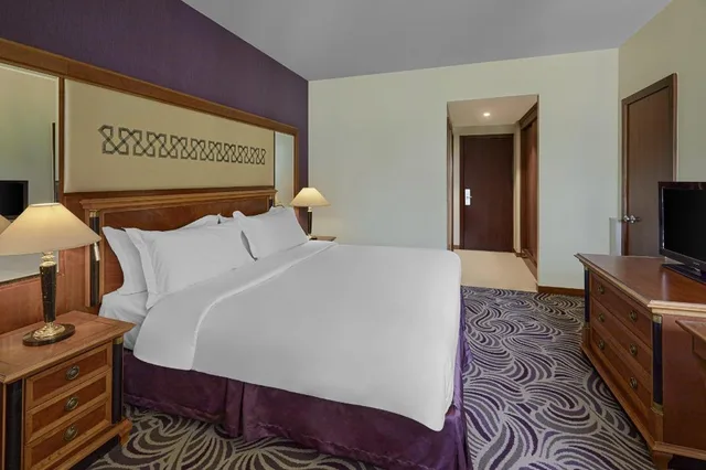 جناح بسرير كينج بغرفة نوم واحدة للمدخنين، هوليداي إن تبوك(Holiday Inn Tabuk) 1/2