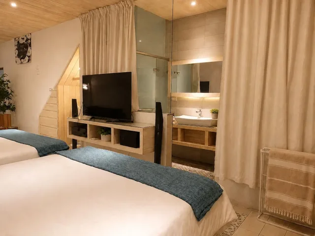 غرفة قياسية رباعية بسريرين مزدوجين، Azure Inn 5/10