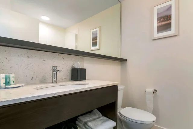 غرفة قياسية بسرير كينج، Quality Inn Nanaimo Downtown 10/10