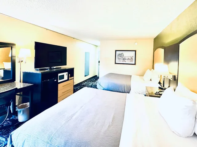 غرفة بسريرين كوين، Quality Inn Conference Center Logansport 1/3