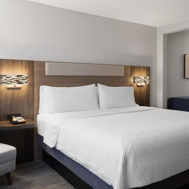 Xtra Space, Standard, King Bed، Holiday Inn Express & Suites Midwest City, an IHG Hotel 1/5
