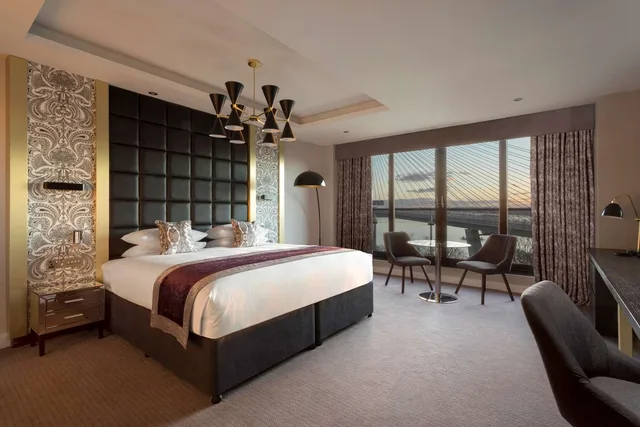 جناح جونيور بسرير كينج، Doubletree By Hilton Edinburgh Queensferry Crossing 1/1