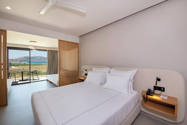 جناح بريستيج جونيور بسريرين منفصلين وسرير كينج بإطلالة على البحر، Ventale Island Breeze Resort 1/4