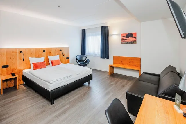 غرفة تنفيذية بسرير مزدوج مع أريكة، Hotel Corsendonk Viane 1/3