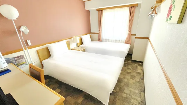 غرفة قياسية بسريرين منفصلين للمدخنين، Toyoko Inn Yokohama Shinkoyasu Ekimae 4/5