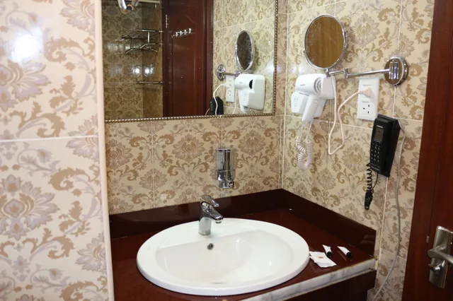 غرفة قياسية ثلاثية بثلاثة أسرّة، Mariana Hotel 3/4
