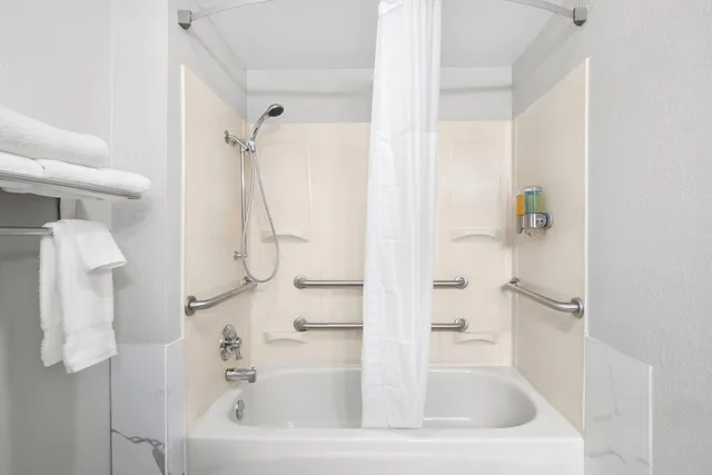 غرفة قياسية بسرير كينج لذوي الإعاقة، Days Inn by Wyndham Hillsdale 10/10
