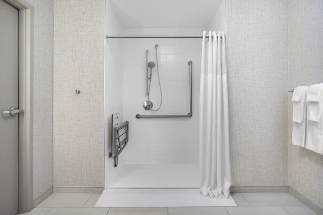 غرفة قياسية بسرير كينج لذوي الإعاقة، Holiday Inn Express Suites Aurora 6/6
