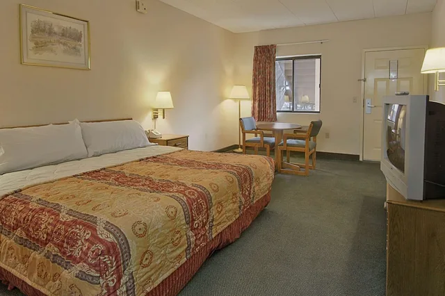 غرفة بسرير كينج لذوي الإعاقة، Days Inn by Wyndham Morehead 1/1