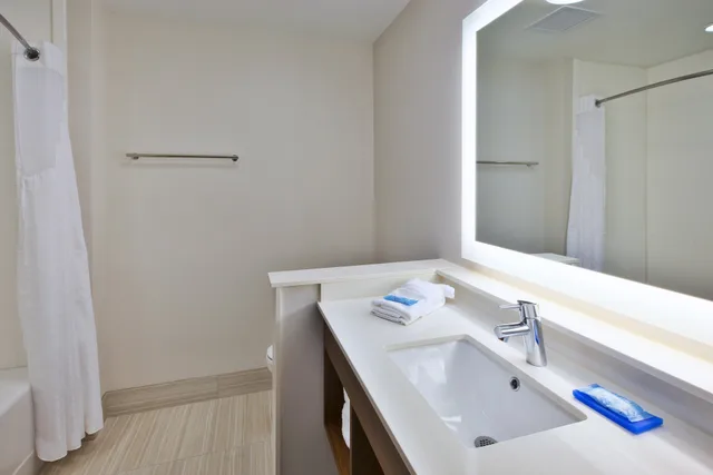 غرفة بسريرين كوين، Holiday Inn Express And Suites South Hill 4/6