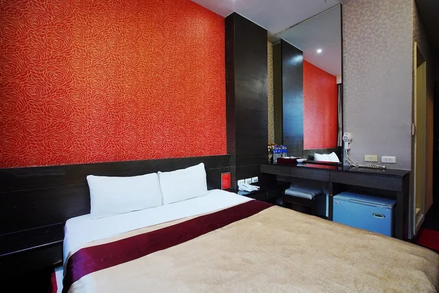 Business, Double Bed, Happy 3/9