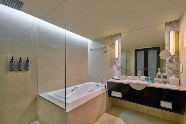 غرفة كلوب بسرير كينج للمدخنين، The Westin Kuala Lumpur Hotel 5/5