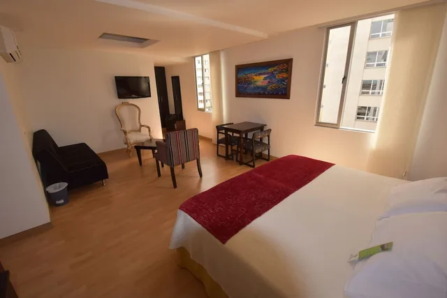 جناح جونيور بسريرين منفصلين مع أريكة، Hotel Bolivar Plaza 1/7