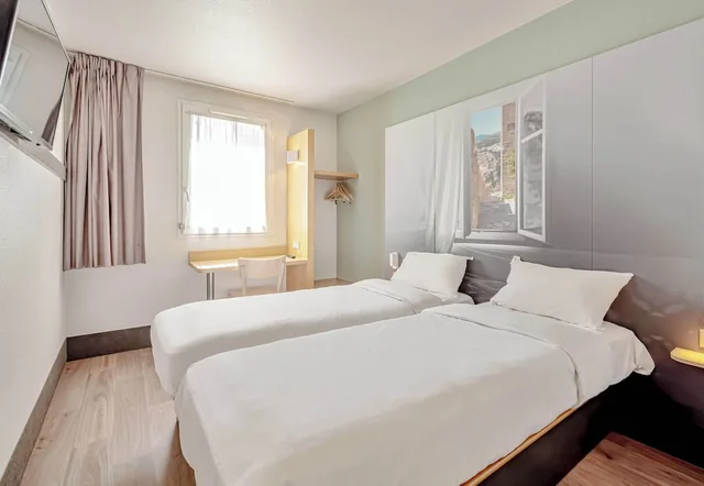 Twin Room, B&B Hotel Brignoles 1/6