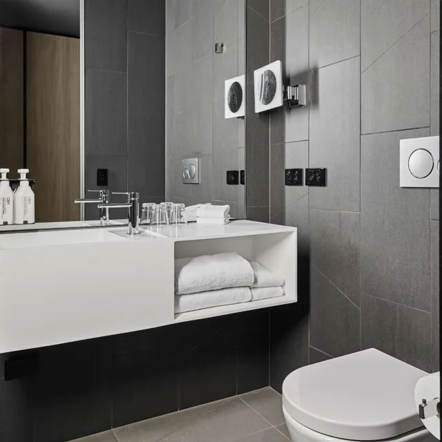 غرفة بريميوم بسريرين كوين بإطلالة على المرفأ، Vibe Hotel Melbourne Docklands 7/7