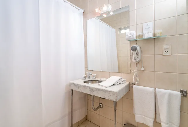 Suite, Loi Flats 4/4