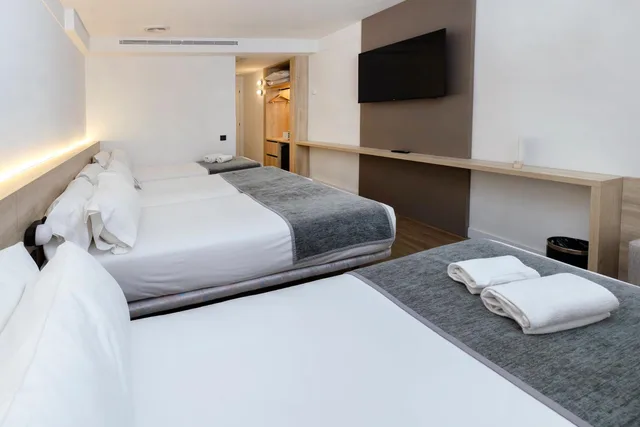غرفة رباعية بسرير فردي، Hotel Sercotel Delfos Andorra 8/10